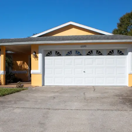 Quiet home with Salt Water Heated Pool, next to Largo Golf Course & IRB!