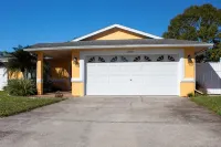 Quiet home with Salt Water Heated Pool, next to Largo Golf Course & IRB!