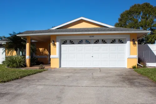 Quiet home with Salt Water Heated Pool, next to Largo Golf Course & IRB!