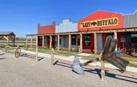5 Cabins at The Lazy Buffalo, Wichita Mountains Cache Lawton Fort Sill sleeps 16