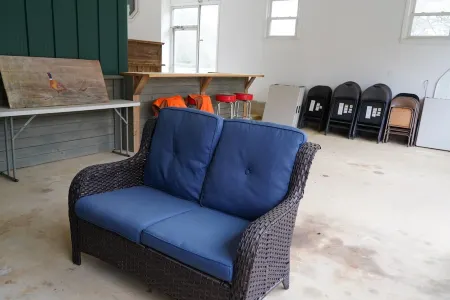 Quiet farmhouse nestled near Presbyterian College and Clinton, SC w/pool table.