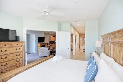 Desoto unit 302, Luxury 3 Bedroom with Amazing Ocean View