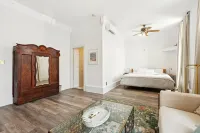 The McKinley on Elgin's Historic Main Street Hotels in Elgin