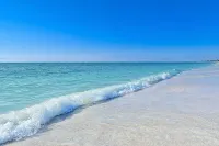 Super Clean!  Minutes to Siesta Key.