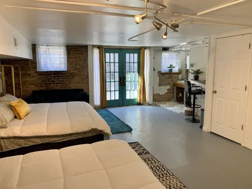 Spacious 2-story Apt on Carolina Ln w/mural! Right in the heart of Downtown AVL