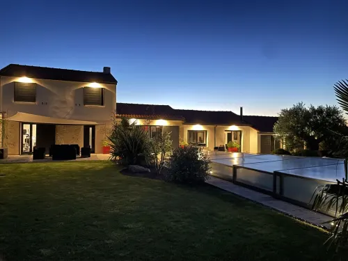 House with swimming pool on large enclosed plot in the vineyards Hôtels à : La Chapelle-Heulin