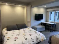 Lakefront Studio Condo~Step into the Lake at Spader Bay 쉐란 호텔