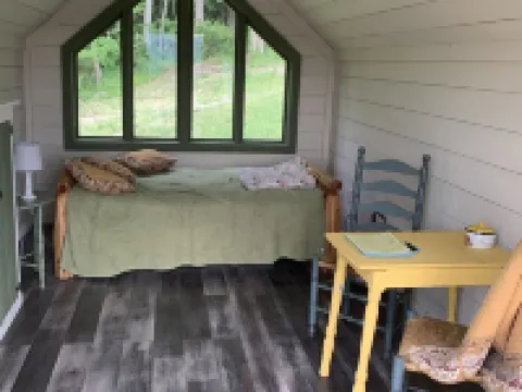 Glamping in the Tiny House with a Huge View Hotels in Falling Spring