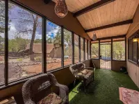 Sedona Perfect! Charming Guest House on 5 Acre Gated Estate boardering Oak Creek