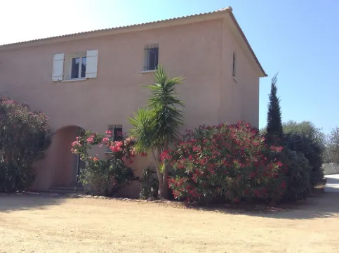 Studio 2 km from the beach wifi and parking