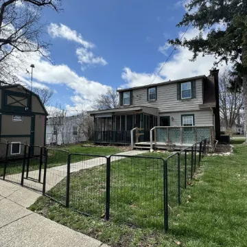 Stylish 2BR Charmer Close to Everything