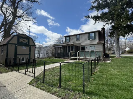 Stylish 2BR Charmer Close to Everything