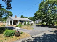Family Friendly. Walk to Pond Beach. Extra Space in Backyard Cottage is Optional