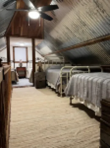 Roudy’s Retreat: Secluded Mountain Cabin with Hot Tub and Private Pond 마시스 밀 호텔