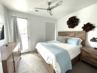 Poolside St. George Getaway, 4 BD/3.5 BA Lofts Townhome