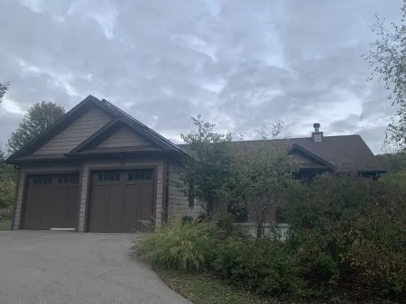 4bd 4ba spacious home w/hot tub, pool table, firepit, Pet Friendly