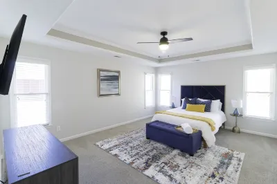 Oh, This is Nice!! Sleeps 9 people.