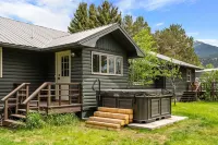 Beautiful Log Farmhouse in Paradise Valley, Montana