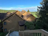Luxurious ski in-ski out slopeside condo. Hotels in Great Valley