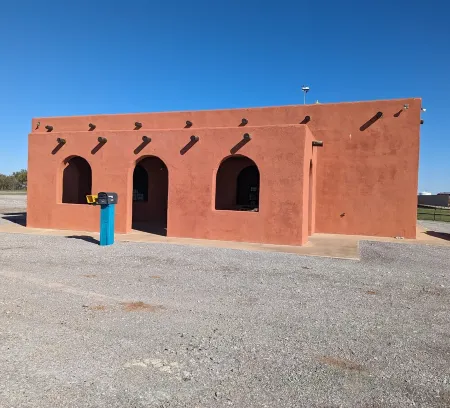 Cozy house, 3 miles from SAFB! Pet friendly with an outdoor seating area.