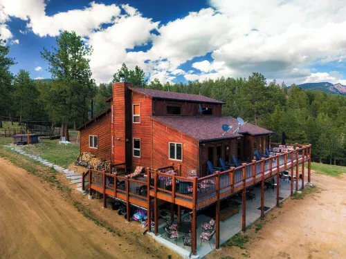 This is Colorado! Stunning views, killer hot tub, 12 acres, game barn+huge deck! - Gym