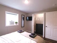 End-unit apartment with spacious lawn Hoteles en Hector