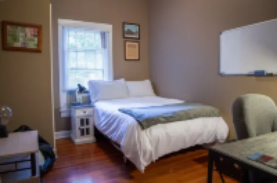 The Cozy Bungalow - Official Historic Home Near UNC!