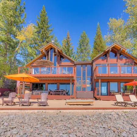 Lake Front Retreat With Your Private Beach & Hot Tub