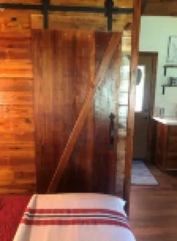 Cozy Aggie Game-Day Country Cabin w/ full porch and outdoor amenities