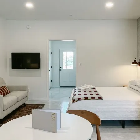 Elegant studio near downtown
