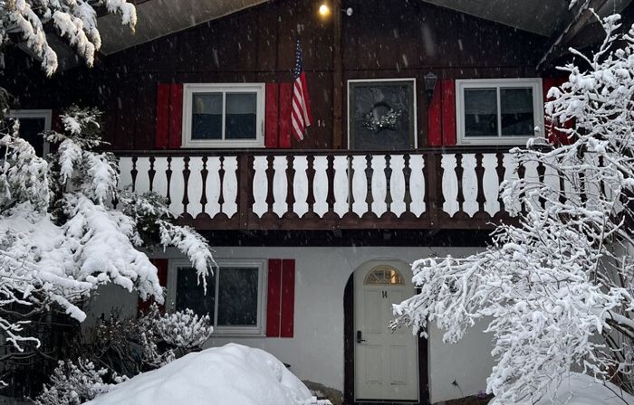 Mountain Chalet -Storyland & Outdoor Fun Awaits! Hiking, Golf, Shopping, Dining!
