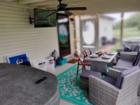 Updated home on 2/3 acre w/ HOT TUB and BOAT DOCK! Walk to 3 bars/eateries