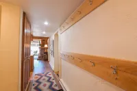 New! Ski-in/Out Condo with Hot Tub and Great Views! The Ski Haus
