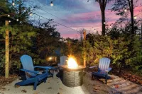 Timber Lodge! Mtn View, Pickleball, Close 2 Dolly!