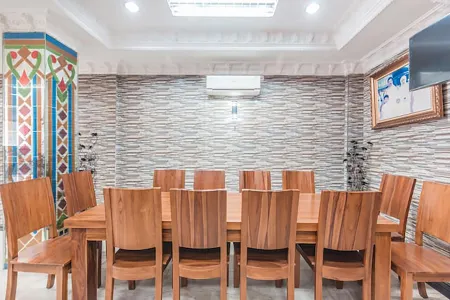 Fallinda Hotel Cibinong Отели в г. Сибинонг