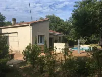 Villa with Swimming Pool, Large Terrace, All Comfort, Enclosed Garden, Calm.