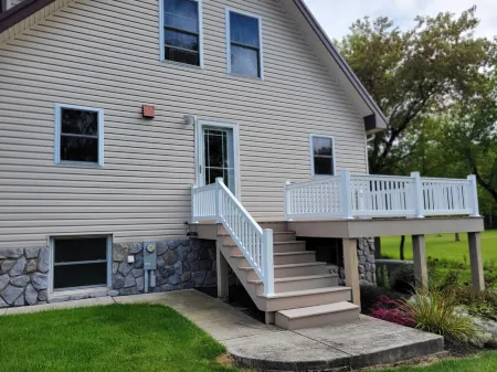 Amish Built 3-bed Farmhouse with high-end Modern upgrades.  5-min to Medina, NY. Отели в г. Риджуэй