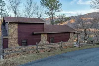 Majestic Cabin Getaway • Epic Views, Hot Tub & Game Room • Family-Friendly Hotels near Foxfire Mountain Swinging Bridge
