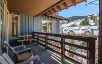 Spectacular Views from 1-bedroom Condo in Copper Mountain Center Village