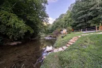Riverside Lodge, Sleeps 10.