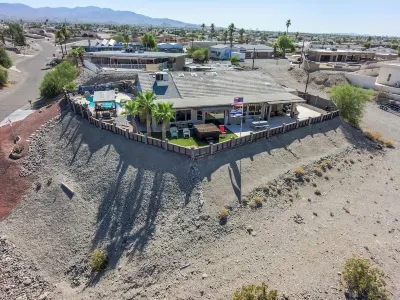 Lake Havasu Hilltop Retreat w/ Panoramic Views, Pool/Hot Tub, BBQ's & Fire Pit Các khách sạn gần Star Nursery Garden Center