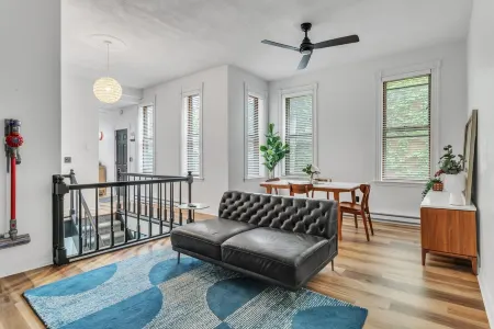 The Smith Victorian 2BR Brownstone Apartment Отели в г. Спрингфилд