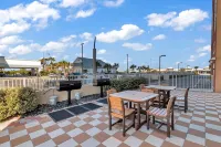 Luxury 4BR Beachfront Corner Unit, Panoramic Gulf Views, Lazy River, Indoor Pool