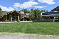Centrally Located Luxurious 3 Bedroom Condo