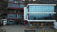 Hotel Easton Blue Hotels near Fikkal Simpani