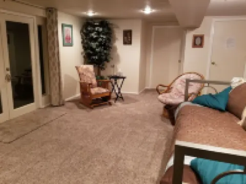 Country feel, w/ all amenities, close to winery, restaurants, shops, & freeway!