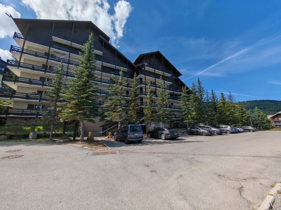 Spacious, modern 4-room duplex apartment, comfortable, quiet, ski in, ski out