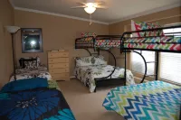 Beautiful Lakefront Home At Sunset Shores