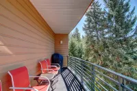 Riverfront Condo with Amazing Ski Slope Views overlooking the Fraser River!