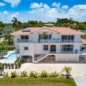 Beachfront Home  Pool/Tiki/Dock